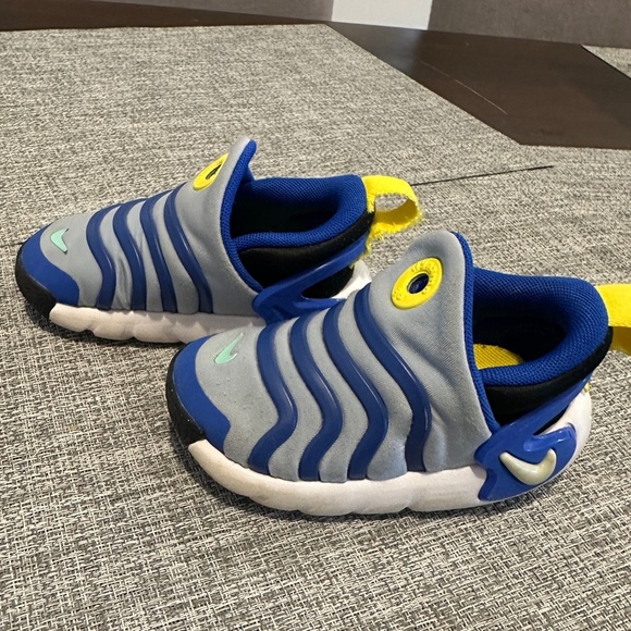 Nike Dynamo Go Blue Yellow Pull On Running Shoes Size 6C Toddler - Picture 3 of 9